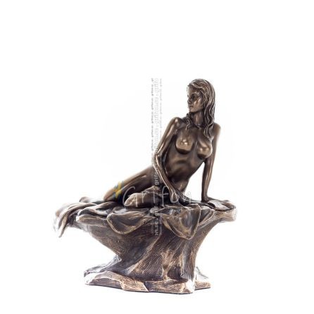Woman Posing on a Rock 13.5x13cm Veronese Bronze Electroplating Full Body Figurine, Modern Decorative Veronese 1 - grifon.se