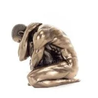 Modern Hukande Naken Man 15 cm Veronese Brons Galvaniserad helkroppsstaty Veronese 3 - grifon.se 