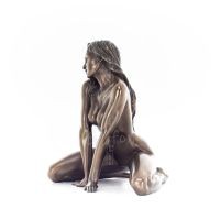 Modern naken kvinna sitter pÃ¥ knÃ¤ 12,5 cm Veronese bronselektrolys staty fÃ¶r hela kroppen Veronese 6 - grifon.se 