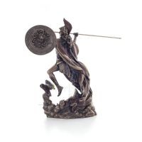 Athena eller Athene: Vishetens gudinna frÃ¥n antikens Grekland, med spjut & skÃ¶ld redo fÃ¶r attack och en uggla med brons elektrol