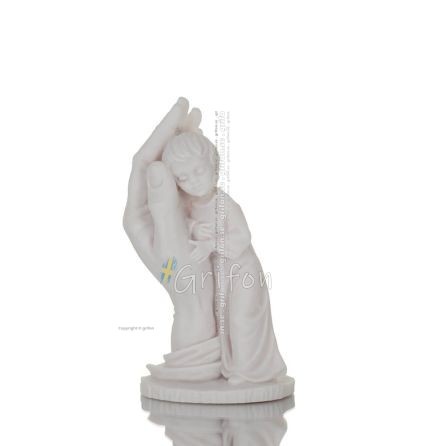 Pojke i hand med lugn, Ã¶mhet, kÃ¤rlek, 16,5cm helkroppsstaty i alabaster, Dekorativ Alabaster 1 - grifon.se 