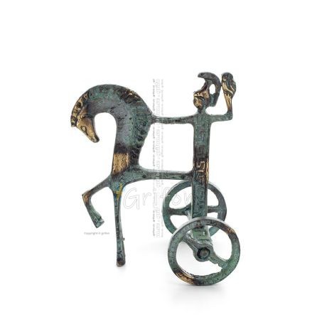 Athena or Athana or Athene: The goddess of wisdom 11cm on a chariot with a helmet and an owl in her hand, full-bodied bronze dec